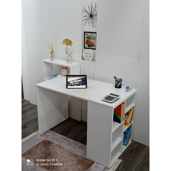 Bureau Compact en Bois avec Rangements Intégrés