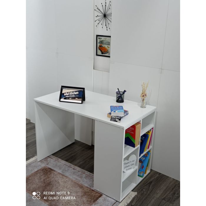 Bureau Compact en Bois avec Rangements Intégrés